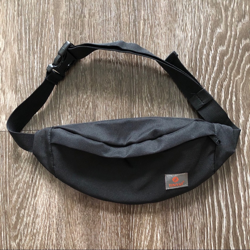 Tinyat fanny pack